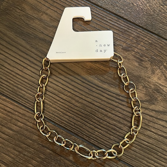 Gold Link Necklace (Short and Thick) NWT - Picture 2 of 2